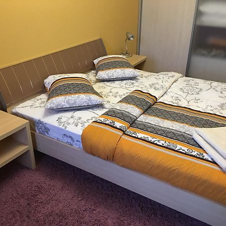 Kyiv Apartment In The City Center On Turgenevskaya Street Exterior foto